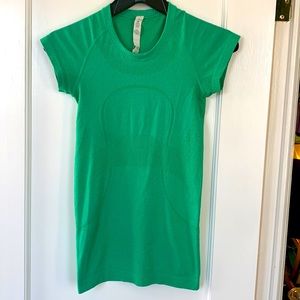Lululemon green swiftly size 2